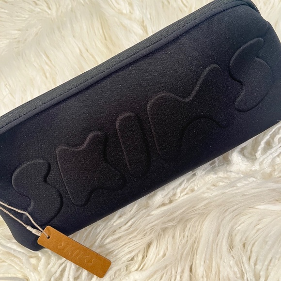 SKIMS "Embossed Pouch in Black Onyx" - Picture 3 of 5